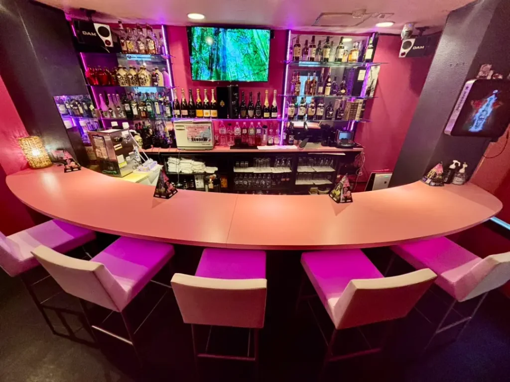Girl's Bar Lavish